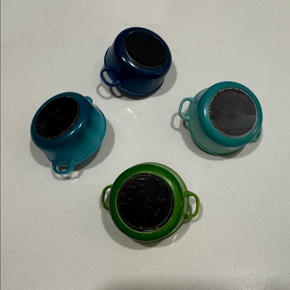 Le Creuset refrigerator magnets - Picture 2 of 2